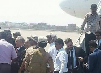 عاجل : محافظ العاصمة عدن "المفلحي " يصل إلى مطار عدن الدولي (صورة)