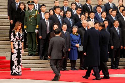 سيدة البيت الأبيض بالزي الصيني .. أناقة أبهرت الحضور(صور)