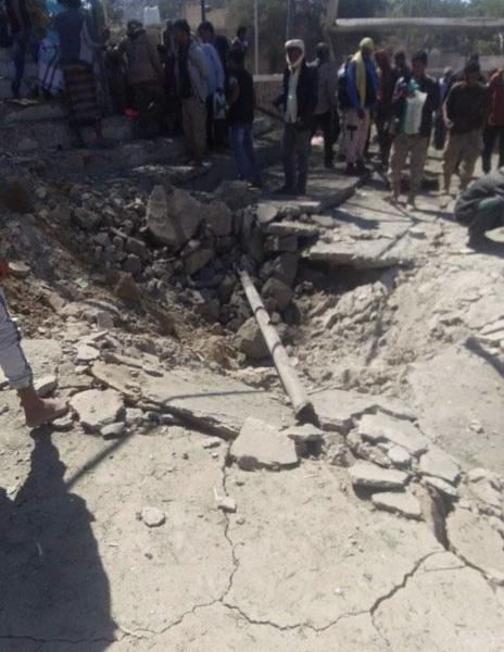 صحفي يكشف تفاصيل الاستهداف الصاروخي للعرض العسكري بمحافظة «الضالع» وعدد الضحايا