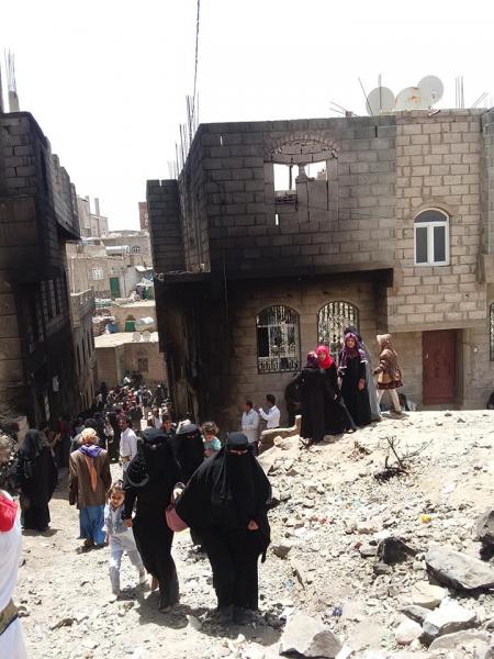 حريق خزانات البترول في السنينة بصنعاء تسبب بأضرار لـ 9 منازل مجاورة (تفاصيل + صور)