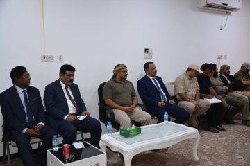 طارق صالح يعلق على استقباله برلمانيين وشخصيات سياسية ونسوية في المخا