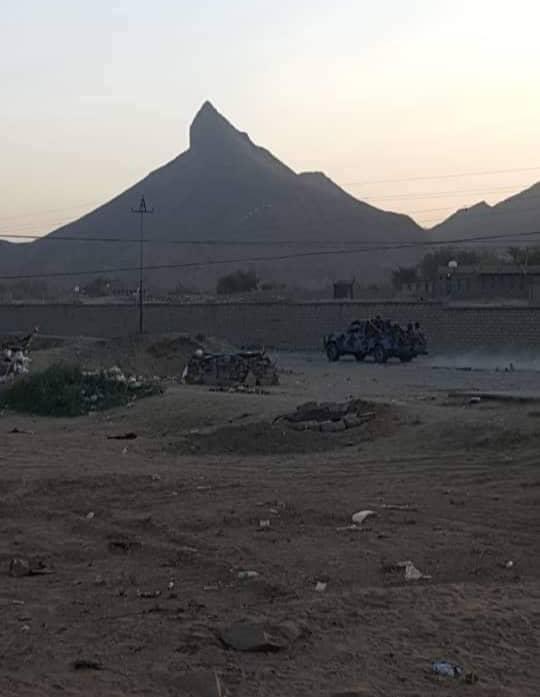 شاهد صور.. انسحاب قوات الحوثيين من بيحان بعد هجوم العمالقة العنيف عليهم !