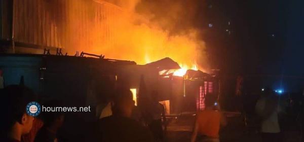 اندلاع حريق هائل في سوق السمك بمنطقة الشرج في المكلا بمحافظة حضرموت