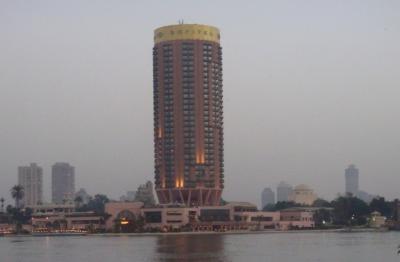 حيث انه يشبه فندق سوفيتيل الجزيرة في القاهرة