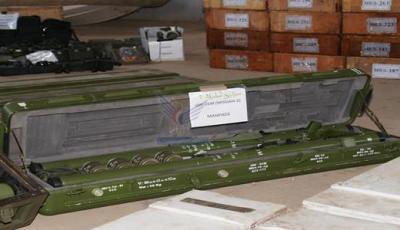 بالصور: السلطات الأمنية اليمنية تكشف عن حمولة السفينة الإيرانية (جيهان 1) من الأسلحة