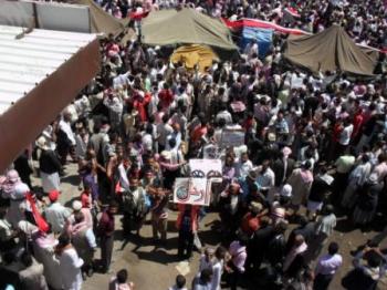 اعتصام احتجاجي بعشرات الآلاف تشهدها ساحة الحرية بتعز بمشاركة شباب وقيادات الرابطة "رأي"