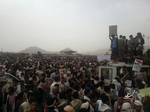 بالصور: تشييع شعبي كبير وحشود غير مسبوقة في ميدان السبعين للشهيد القشيبي بعد تشييع رسمي بالعرضي (صور)