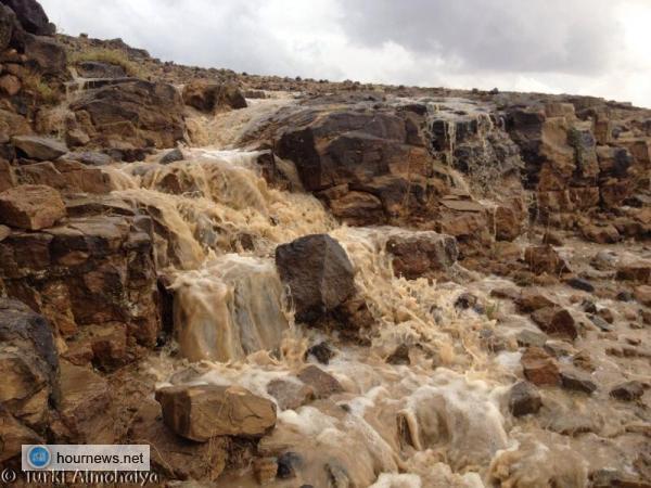 شاهد صور الشلالات والسيول على منطقة بني مطر بصنعاء عصر اليوم