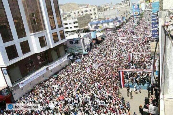 شاهد صورة: مسؤول كبير يشارك في مظاهرة اليوم بصنعاء ضد الحوثي