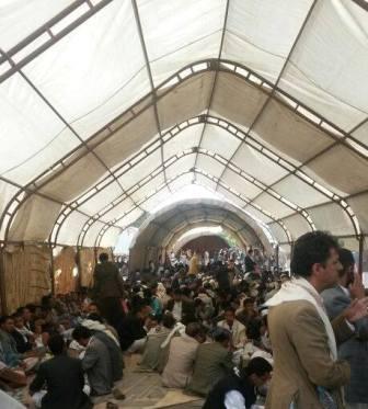 عاجل: مصادر محافظ صنعاء سلم المعتصمين الحوثيين في منطقة الصباحة  باص محمل بالادوية والمعدات الطبية كمستشفى ميداني