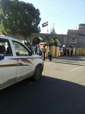 بالصور من الداخل: سقوط مقر قيادة القوات المسلحة والأركان