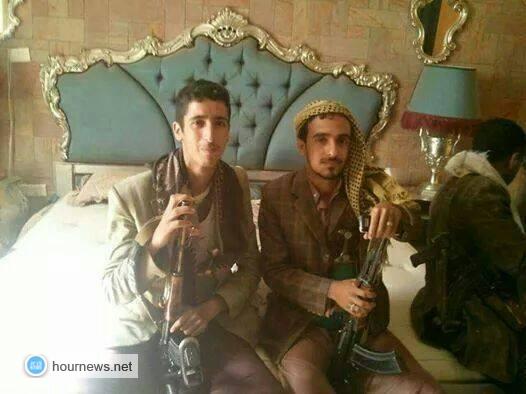 بالصورة: الحوثييون يدخلون إلى غرفة نوم القيادي بالإصلاح محمد قحطان