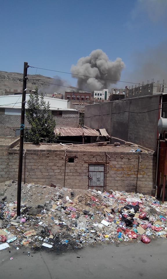بالصور: الانفجار العنيف الذي استهدف معسكر الحفا بجبل نقم شرق صنعاء