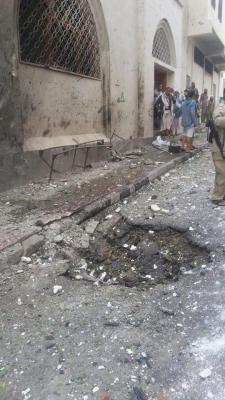 ثلاثة قتلى وحوالي عشرة جرحى حصيلة الانفجار الذي استهدف مسجد لطائفة البهرة بصنعاء (صور)