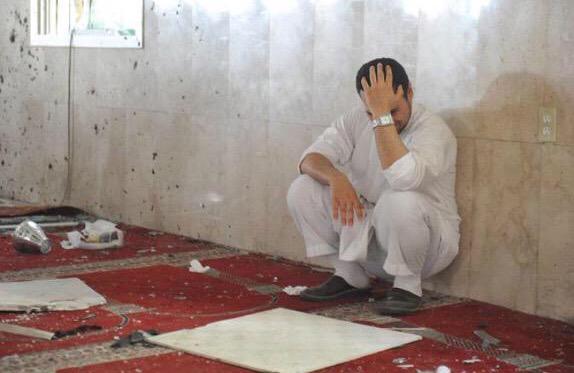 السعودية: مقتل 15 شخصاً في تفجير مسجد قوات الطوارئ بينهم 12 جندي (صور)