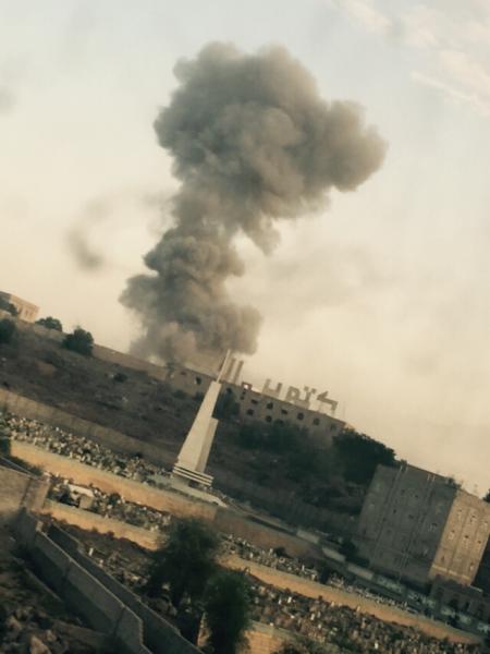 صور تكشف مكان الانفجارات التي استهدفت صنعاء صباح اليوم نتيجة غارات التحالف