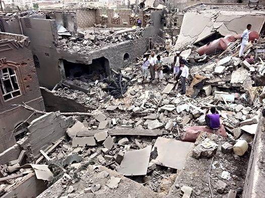 سقوط 27 قتيل وعشرات الجراحى جراء تهدم عدد من المنازل بصنعاء بسبب صواريخ الغارات الجوية (صور)