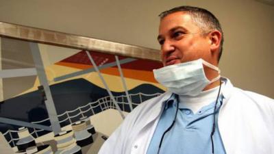 فرنسا تلقي القبض على طبيب اسنان "سفاح" شاهد لماذا!