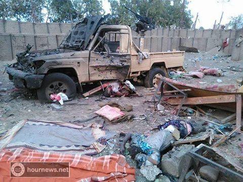 شاهد اولى صور التفجير الانتحاري الذي اسفر عن مقتل اكثر من 25 فرد من المقاومة في عدن واصابة العشرات
