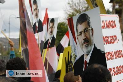 ألمصريون يحتجون أمام سفارة بلدهم على محاكمة رئيسهم الشرعي في سراييفو