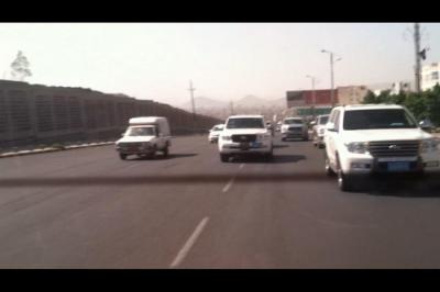 شاهد بالفيديو: الدقائق الاخيرة للجنرال علي محسن في العاصمة صنعاء