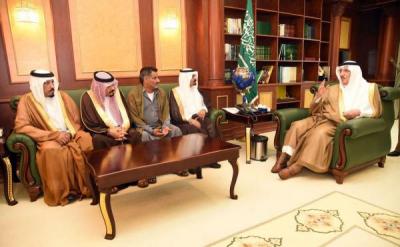 السعودية: أمير جازان يستقبل أسرة اليمني" قايد" بعد تنازلها عن قاتل ابنها (صور)