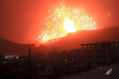 عاجل | شاهد "بالصور" انفجار مخزن الصواريخ بعد تلقيه ضربة جوية بصنعاء