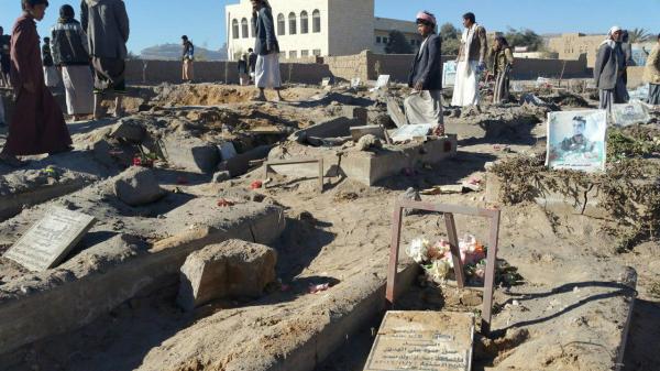 اليمن : طيران التحالف  السعودي يقصف مقبرة الهاشميين الحوثيين في صعدة (صور)