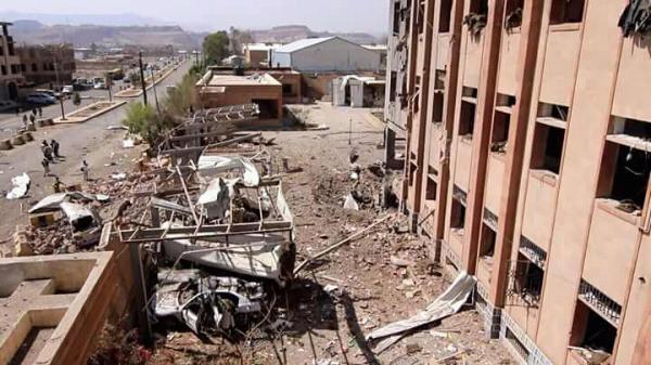 اليمن : شاهد بالصور مبنى الادلة الجنائية بصنعاء الذي استهدفة طيران التحالف وخلف اكثر من 41 بين قتيل وجريح