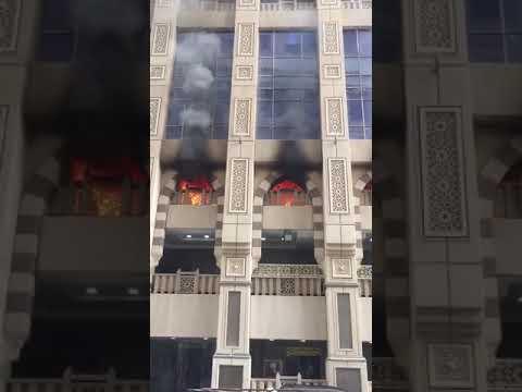شاهد بالفيديو: حريق ضخم يلتهم أحد الفنادق اليوم الأحد في مكة المكرمة