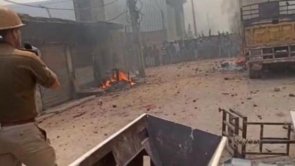 جاداون خالف القانون وعبر حدود ولايته إلى داخل ولاية دلهي لمواجهة حشود غاضبة كانت تضرم النار في المنازل