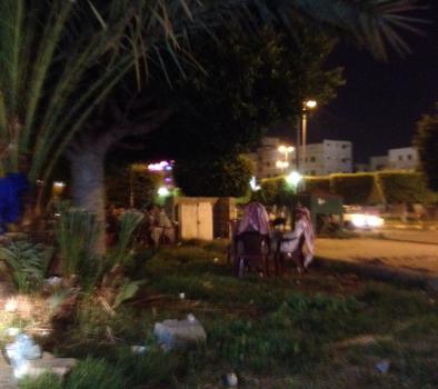 "بالصور" :مغترب يمني يحول حديقة عامة لمقهى للشباب في الطائف