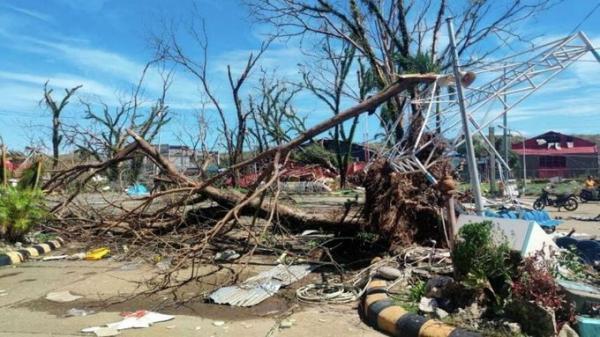 اكثر من 100 قتيل في إعصار عنيف بالفلبين