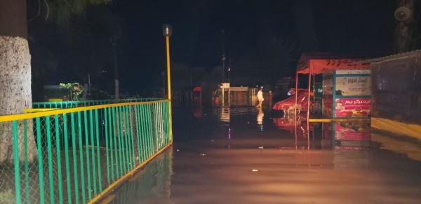 صور مرعبة.. صنعاء تشهد الليلة الماضية امطارا غزيرة وتهدم سور للجامعة الجديدة وانهيار منزل