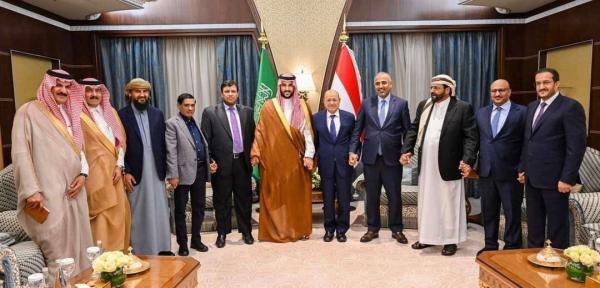 مجلس القيادة الرئاسي يلتئم بالكامل في الرياض ويجتمع بوزير الدفاع السعودي الأمير خالد بن سلمان