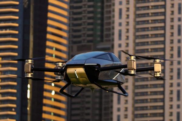 إطلاق أول سيارة طائرة في العالم في دبي