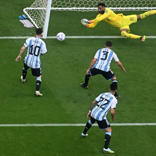 شاهد بالصورة: أفضل لقطة من مباراة المنتخبين السعودي والأرجنتيني