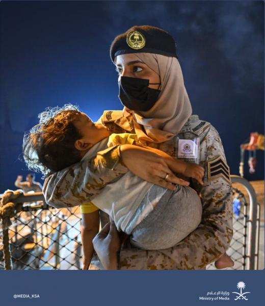 تكريم إعلامي سعودي التقط واحدة من أجمل الصور التي تم تداولها عالمياً 