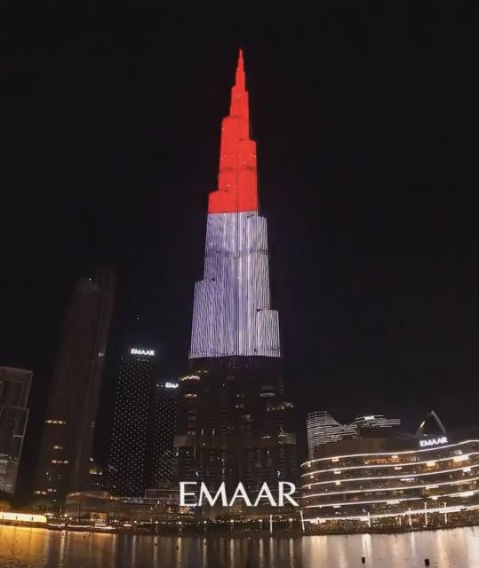 برج خليفة يتزين بعلم اليمن ليشارك احتفالات اليمنيين بعيد الوحدة