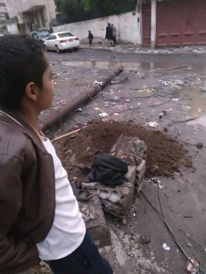 إعصار قمعي ورياح شديدة تضرب مناطق في اليمن وحدوث اضرار بشوارع صنعاء (فيديو + صور)