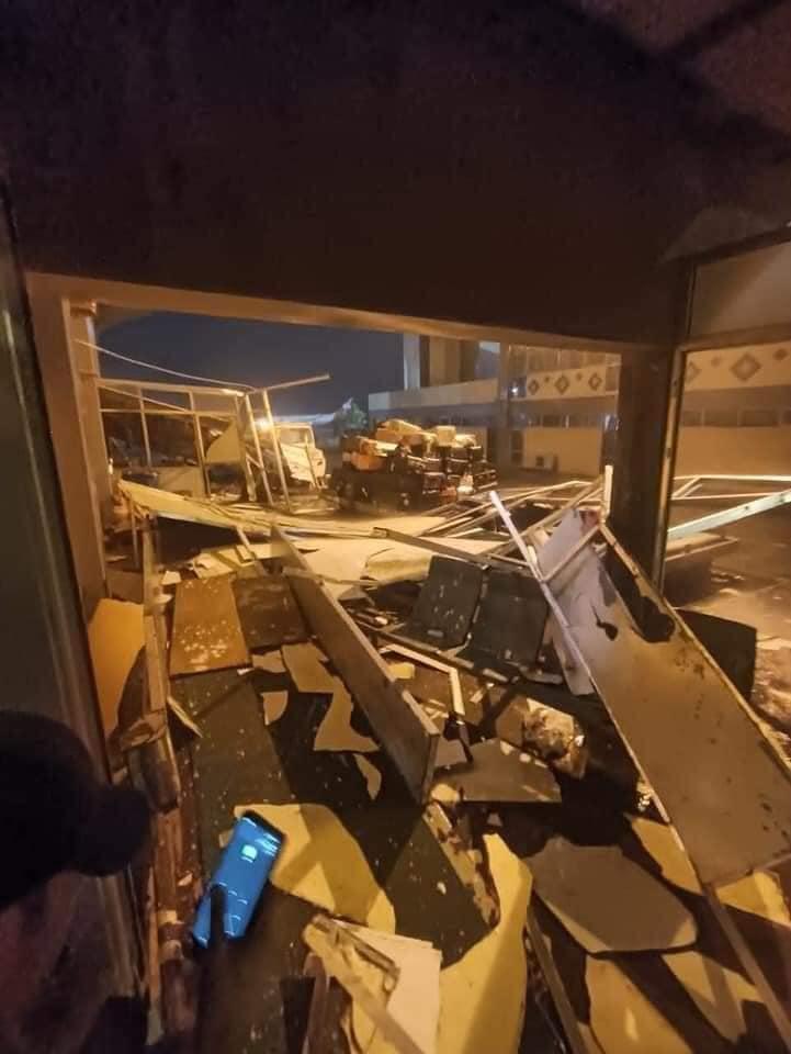 صور من عدن تحكي تفاصيل العاصفة التي أسفرت عن أضرار جسيمة