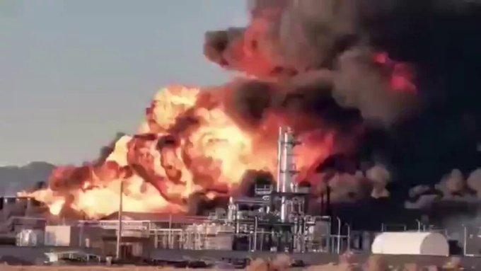 حريق في مصفاة بمنطقة برجند الاقتصادية الخاصة في إيران (فيديو)