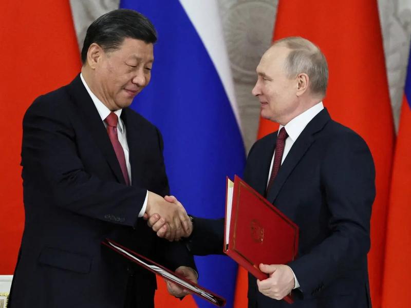 رسمياً.. روسيا والصين يعلنان إيقاف استخدام الدولار الأمريكي في معاملاتهما التجارية