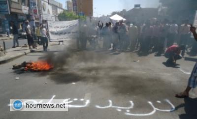 عقيد يطلق النارلفض إعتصام طلاب جامعة تعزوسط شارع جمال