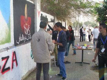 جدارية فى ذكرى الحرب على غزة فوق الانقاض