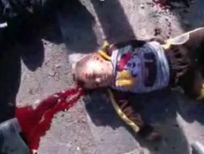 الشهيد الطفل قٌتل في مجزرة الحرس الجمهوري، والجيش يقول ان الصورة من سوريا