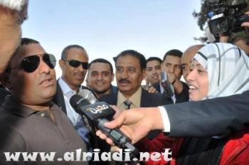 نسيم حميد يصل إلى مطار صنعاء الدولي برفقة البطل العراقي آدم، واستقبال رسمي وشعبي حاشد (صور)