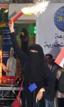 الجمهور النسائي يخطف الأضواء ببطولة اليمن للملاكمة ( صور ) 