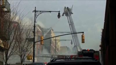 بالفيديو: انفجار هائل وسط نيويورك وانهيار مبنيين وسقوط ضحايا