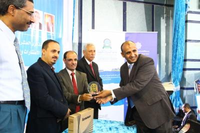 تكريم طلاب لحصولهم على المركز الأول عربياً في مسابقة عين للابتكار بالأردن 